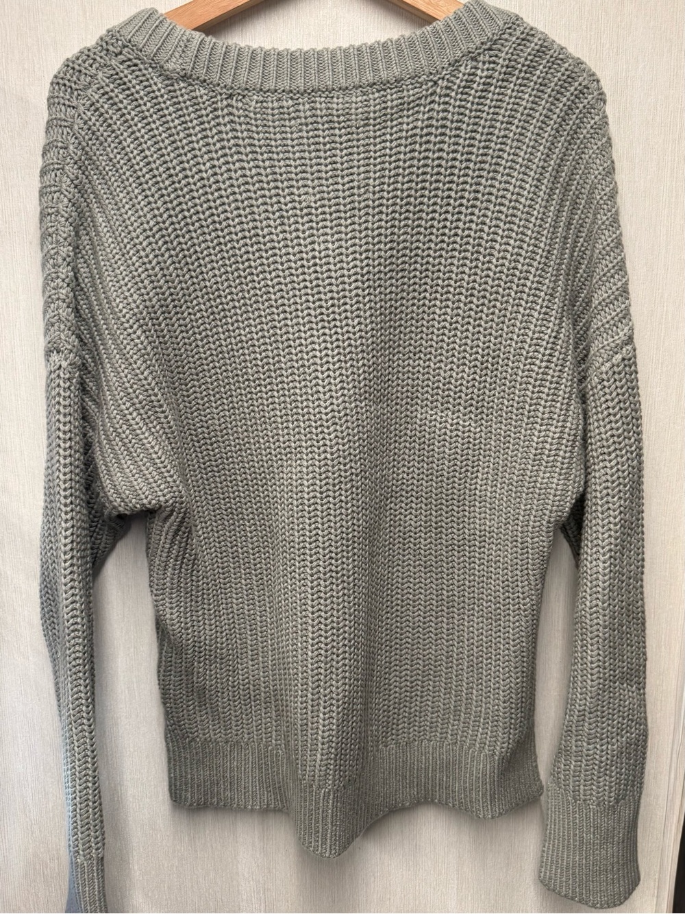 NWT Abercrombie & Fitch Dusty Green Oversized V-Neck Knit Sweater, Size Large - Picture 6 of 7